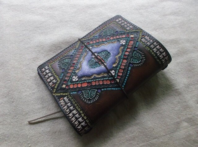 パスポートサイズトラベラーズノートカバー　レザー刻印＆拭き染め パスポートサイズトラベラーズノートカバー 牛革、刻印＆拭き