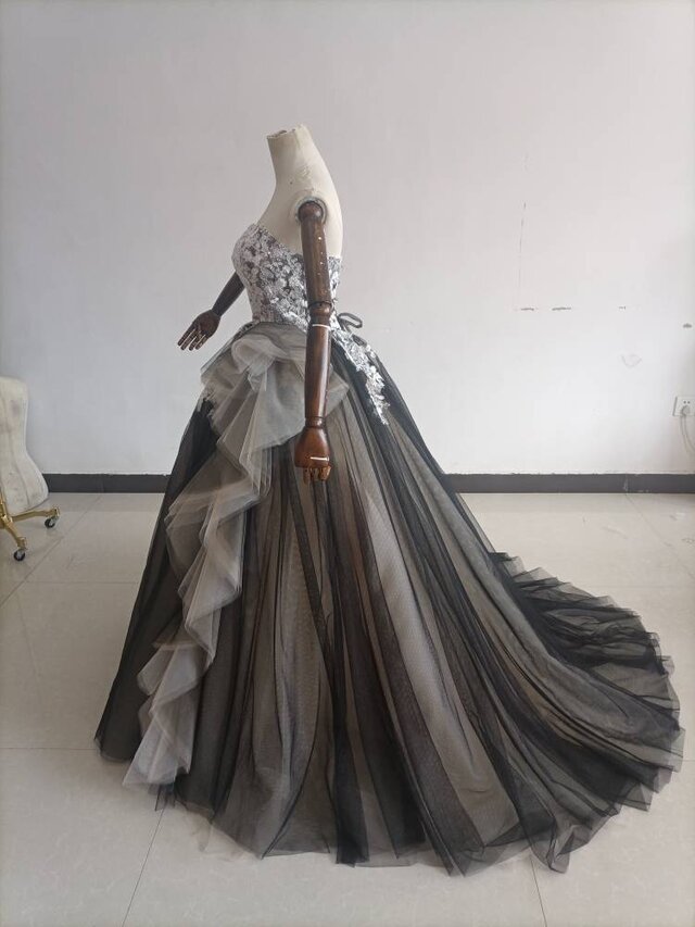 フォーマル/ドレスカラードレス キラキラ光る刺繍 ラッフルフリル チュールスカート ベルト 花嫁