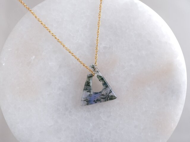 Moss agate triangle necklace 天然石モスアゲート 三角ネックレス