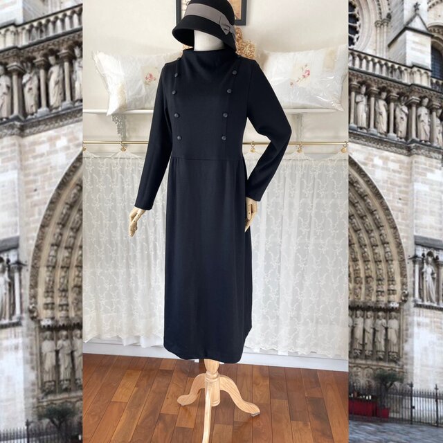 黒のウールニットワンピース『ボトルネック・ロング丈・ウエストギャザー・モノトーンのワンピース』