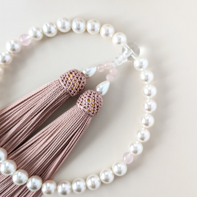 女性用/主玉8mm】貝パールとパステルカラーの数珠・略式念珠/正絹灰桜 