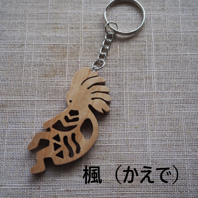 木製ココペリのチャーム | iichi 日々の暮らしを心地よくする