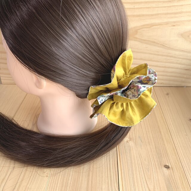 黄色のフリルのシュシュ ハンドメイド - ヘアゴム