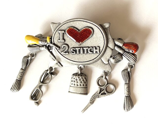 ビンテージ 手芸 刺繍 の 揺れる ブローチ】アメリカ製 | iichi 日々の