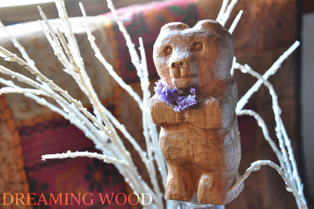 白樺の森の熊の木彫り Birch forest bear ornament | iichi 日々の