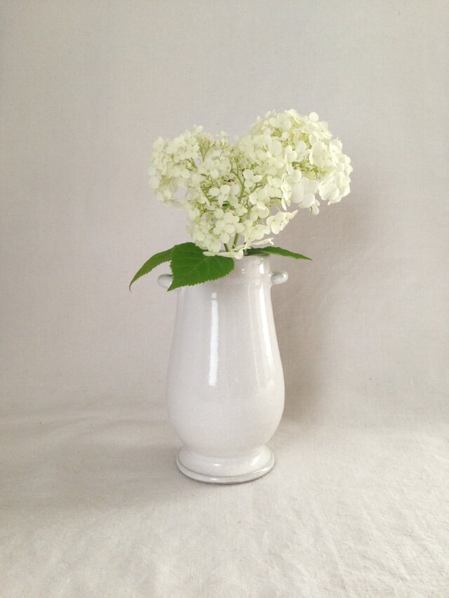 耳付き花瓶(アンティークホワイト)