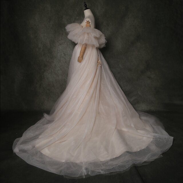 ウェディングドレスウェディングドレス 薄桃色 キラキラチュール オフショルダー 可愛い 結婚式