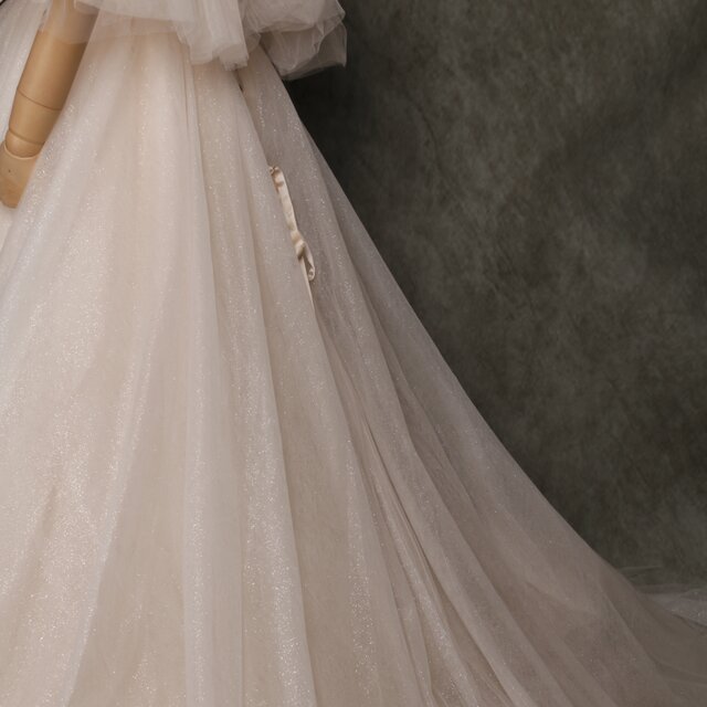 ウェディングドレスウェディングドレス 薄桃色 キラキラチュール オフショルダー 可愛い 結婚式