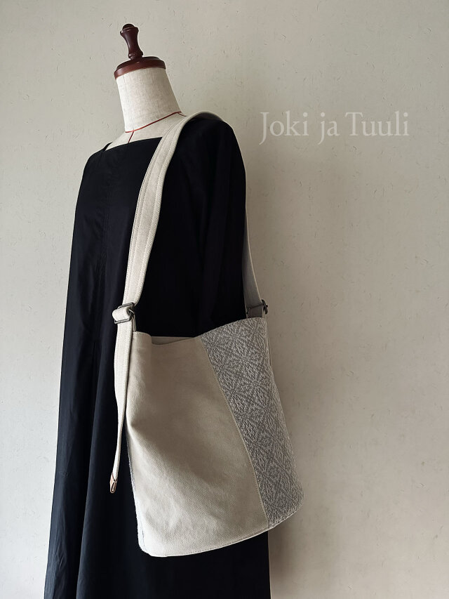 【軽量】手縫いバッグ　正絹　紬　ワンショルダー bag[手織りと帆布のワンショルダーバッグ]アイボリー | iichi 日々の