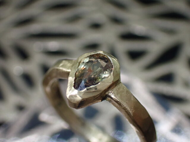 小鳥屋ジュエリー】強変化 天然スリランカ産アレキサンドライト