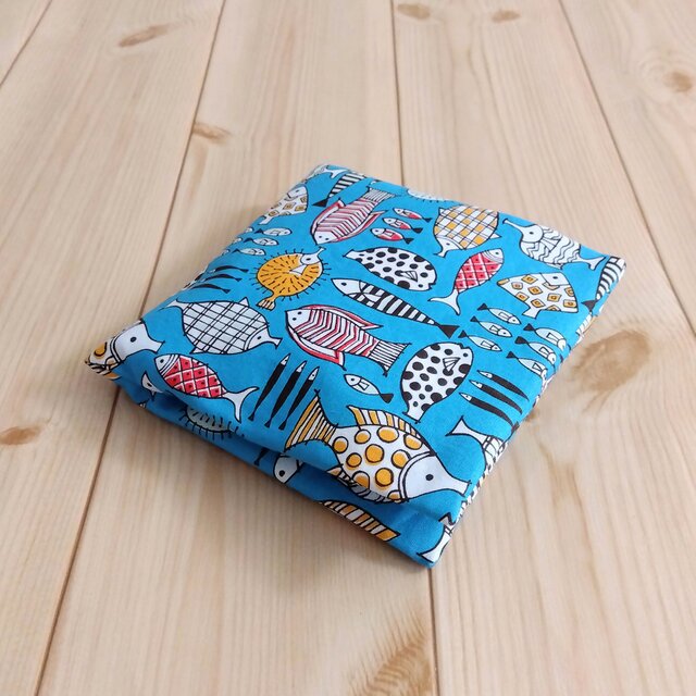 男の子　色とりどりの魚　携帯ティッシュケース　ボックスティッシュから詰替え　メンズ　ブルー　　571