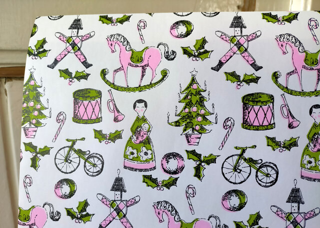 ヴィンテージペーパー DAISY PAPER 【ヴィンテージ包装紙】紙質と絵柄を楽しむ 作品