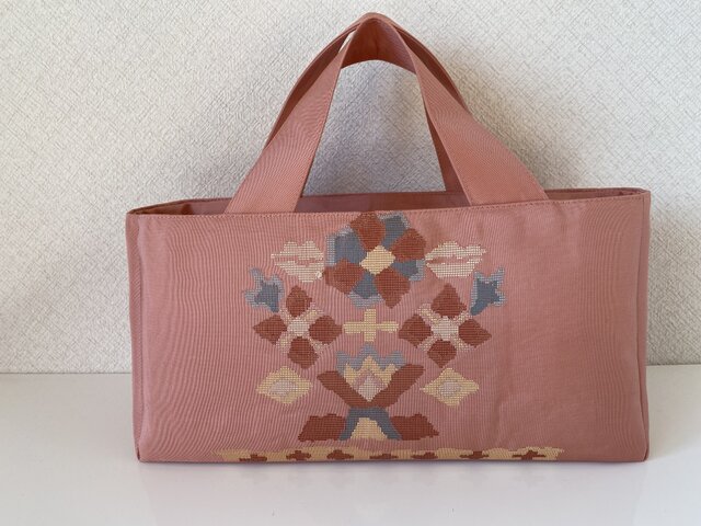 大きいサイズ　トートバッグ　華やか 花柄刺繍 和装バッグ 帯リメイク 帯リメイクバッグ 佐賀錦 滝に花文様 Mサイズ 和装バッグ トートバッグ