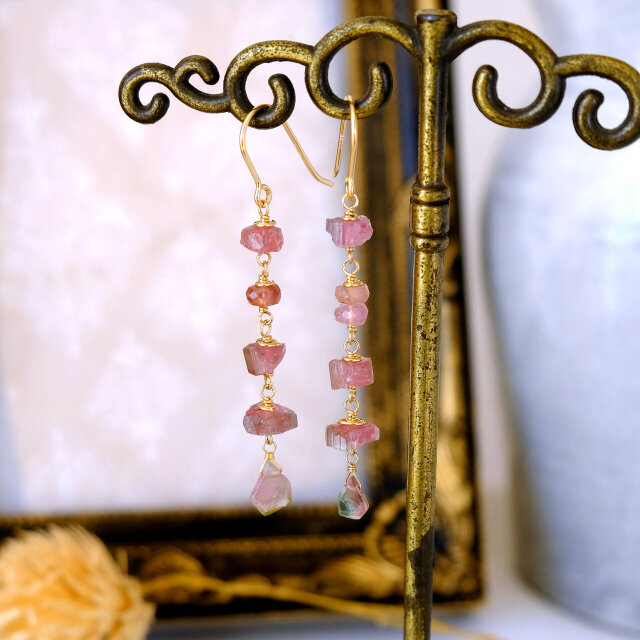 【★SALE】原石トルマリンのロングピアス【04】