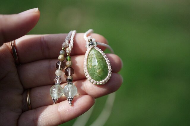 マスカット色☆大粒☆ツァボライト マクラメネックレス1360 | iichi