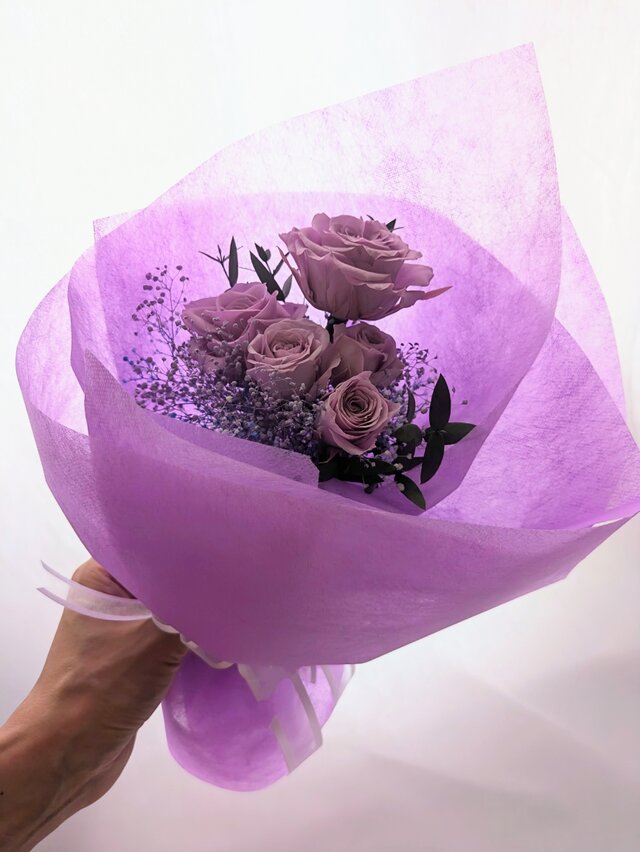 プリザーブドフラワーパープルローズ5輪と小花のふんわり花束（花束ラッピング）