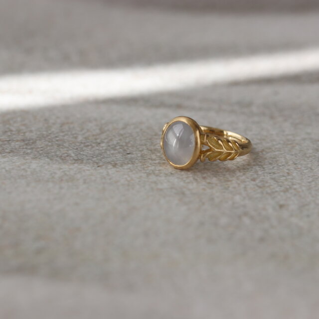 ホワイトスターサファイアリング【K18】