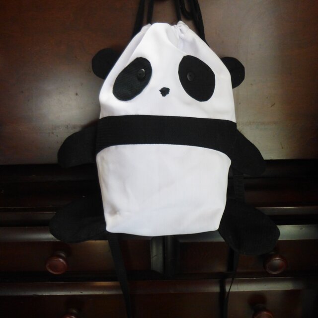 パンダの巾着ショルダーバッグ