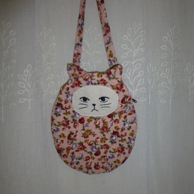 ピンクの花柄猫ポシェット