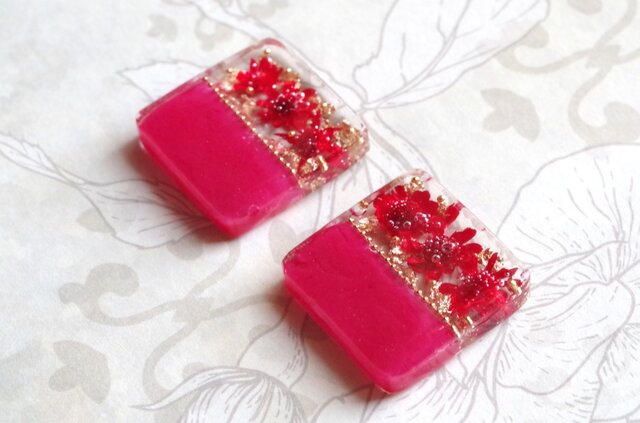 ピンクフラワーレジン×スパンコール♡花びら ピアス イヤリング しずくピンク ドライフラワーレジンピアス イヤリング ピアス