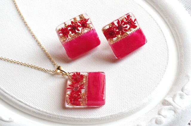 ピンクフラワーレジン×スパンコール♡花びら ピアス イヤリング しずくパープル ドライフラワーレジンピアス イヤリング ピアス