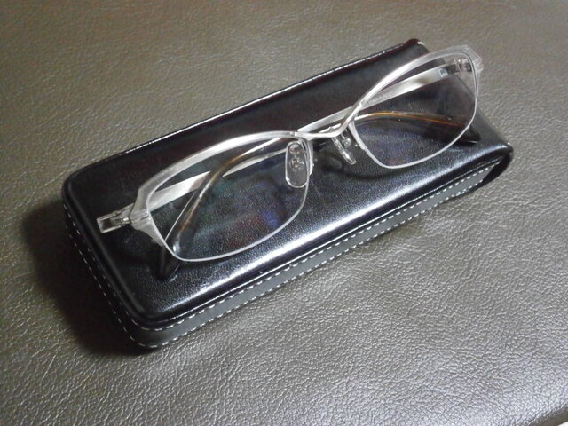glasscase00270-01-r.jpg