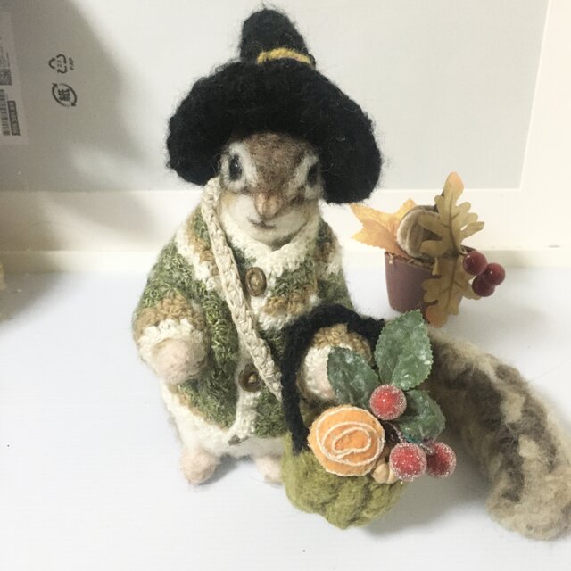 羊毛フェルトのシマリス男の子 冬のおしゃれな装い | iichi 日々の