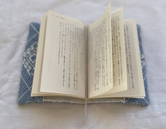 こぎん刺し ⌘ブックカバー⌘ | iichi 日々の暮らしを心地よくする