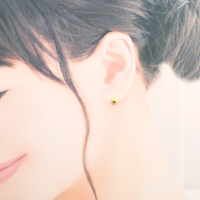 K18WG 雫 ピアス 【M】CD031-CIBS | iichi 日々の暮らしを心地よくする