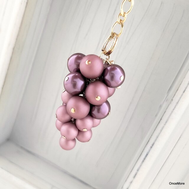 葡萄のバッグチャーム（ミニサイズ／ピンクブラウンMIX）GLD | iichi