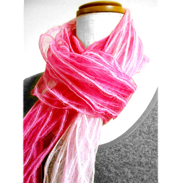 シルク混ストール（ボカシ染・縞織り）（ピンク色濃淡 白色） | iichi