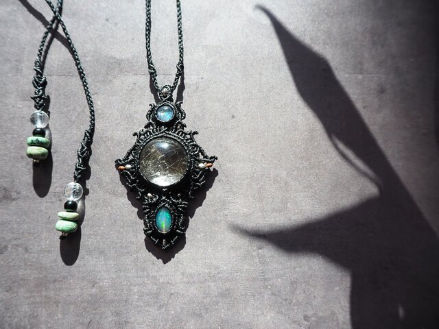 天然石マクラメネックレス ルチルクォーツ レインボームーンストーン