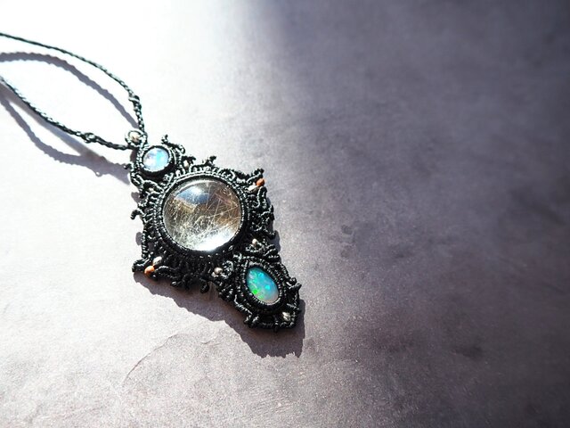 天然石マクラメネックレス ルチルクォーツ レインボームーンストーン