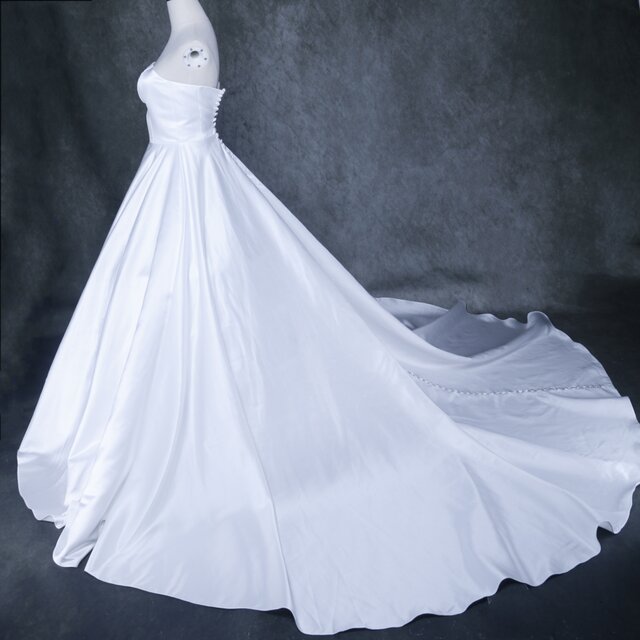 高品質！ウェディングドレス ホワイト ベアトップ Aライン くるみボタン 結婚式レディース