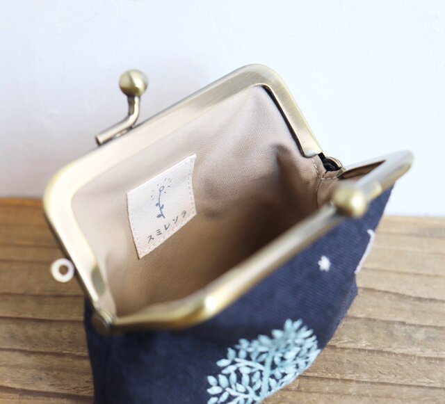 手刺繍の小さな角がま口『白梅』【受注制作】 | iichi 日々の