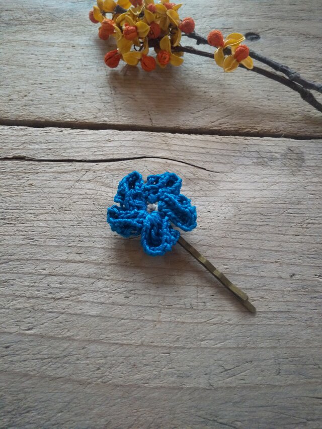 ヘアクリップ ぷっくりお花モチーフ かぎ針編み ブルー - その他