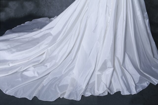 オーバースカート シルクタフタ アイボリー スリット ウェディングドレス 結婚式