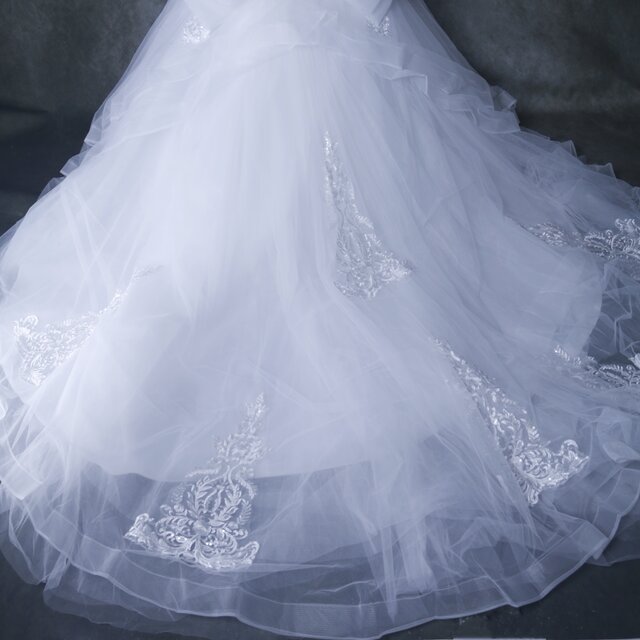 フォーマル/ドレス豪華！ウェディングドレス オフショルダー キラキラ光る刺繍 リボン 結婚式