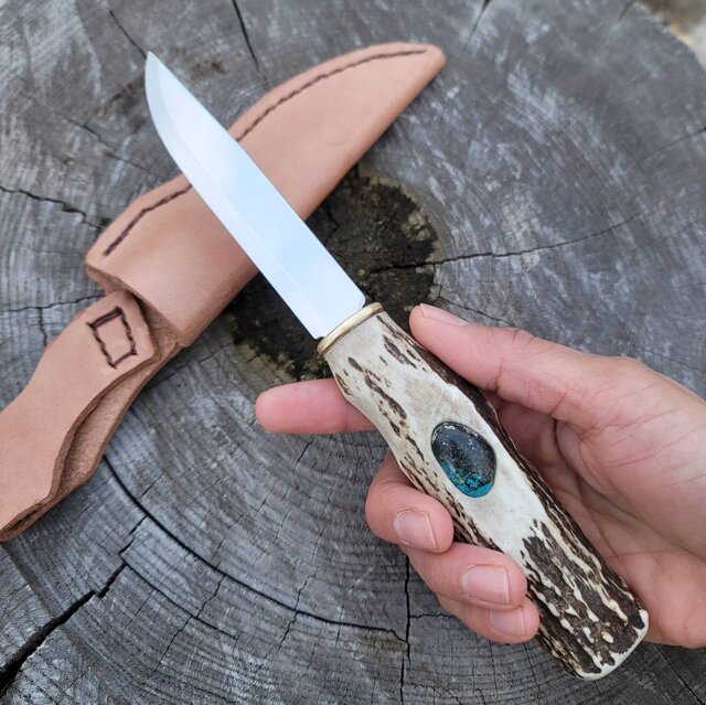 鹿の角 Kingman Turquoise モーラナイフ 鹿の角 ターコイズのモーラナイフ | iichi 日々の暮らしを