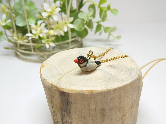 かすう工房2022クリスマス限定「山椿寄添文鳥」ネックレス 桜文鳥のネックレス | iichi 日々の暮らしを心地よくするハンドメイド