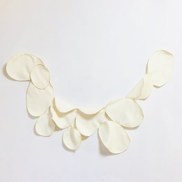 eggs wh （a）天竺ウールの卵モチーフつけ襟 マフラー