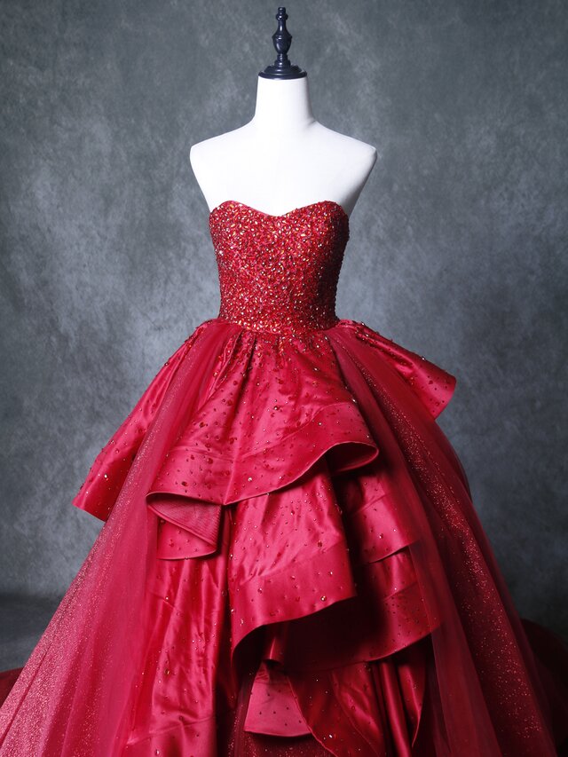 豪華！赤 ウエディングドレス ベアトップ キラキラのハンドビーディング デザイン感 ラメドレス 結婚式/披露宴