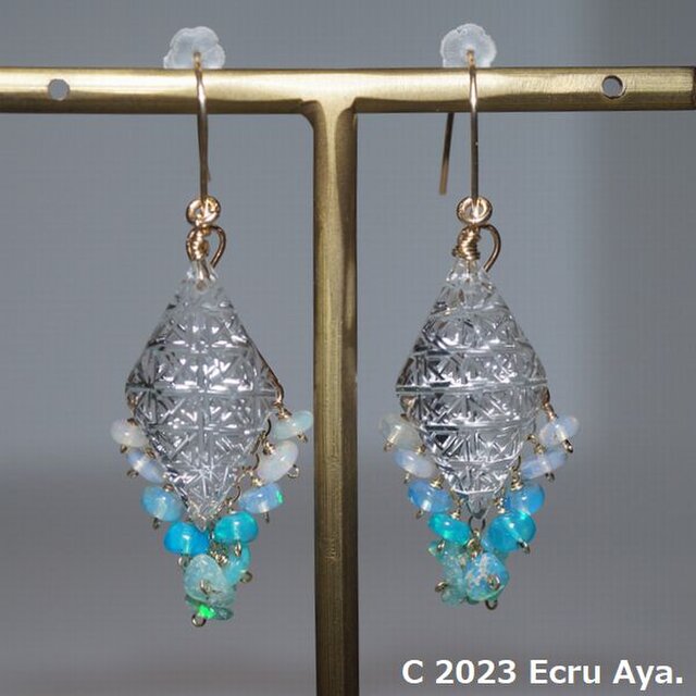 美しい＊クリスタルバックカービングのピアスチャーム＊