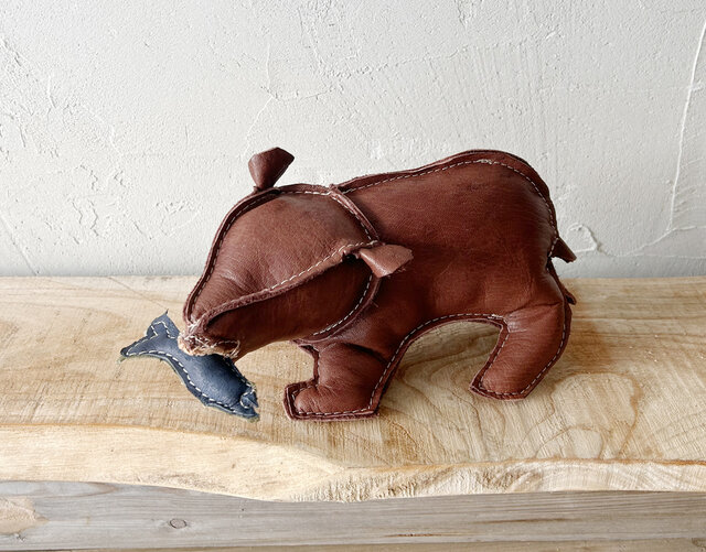 木彫りのくま風 蝦夷鹿革のぬいぐるみ | iichi 日々の暮らしを心地よく