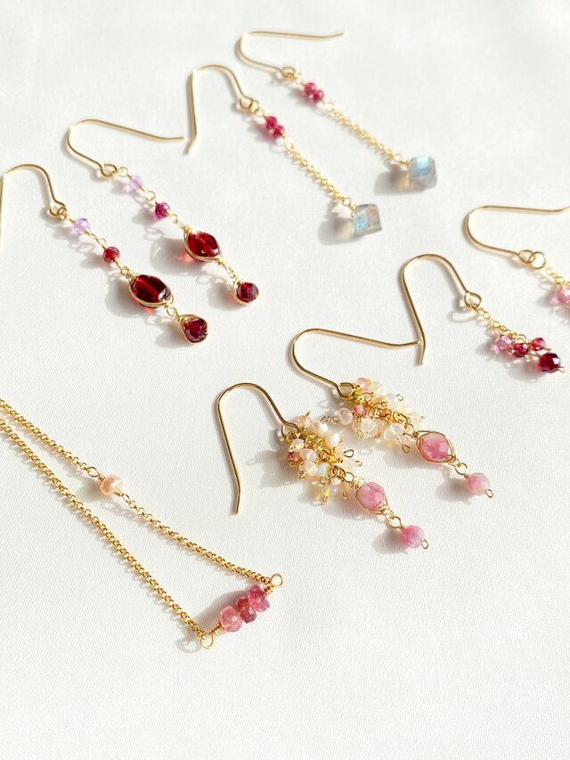 14kgf 梅花トルマリンとオパール、ベビーパールのデザインピアス