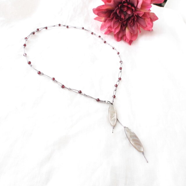 Spangled Necklace（シェル×ガーネット）