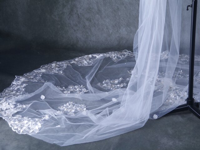 ロングベール オフホワイト キラキラのハンドビーディング 繊細レース  