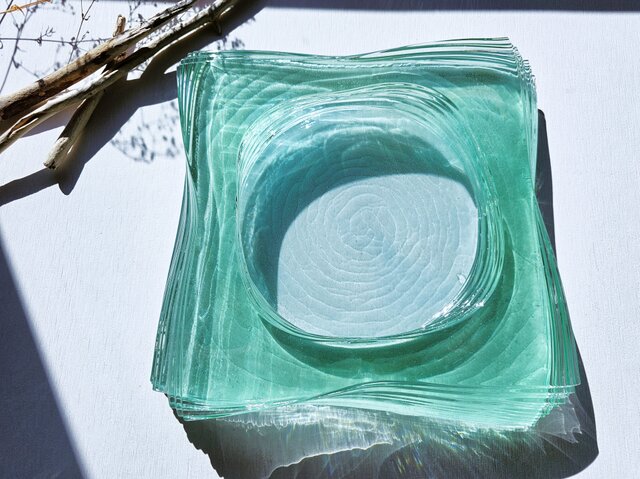 エメラルドグリーンの直線ボトル手吹きガラス花器 - ショップ