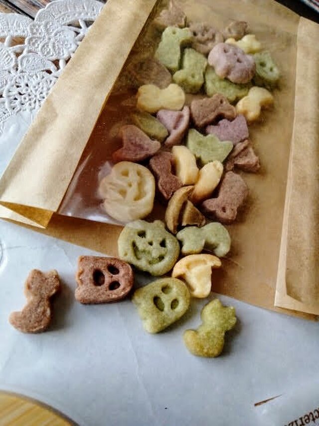 ハロウィンのミニクッキー型　（ランタンかぼちゃ、魔女のぼうし、おばけ、ねこ、こうもり、ふくろう、うさぎから1アイテム選択）