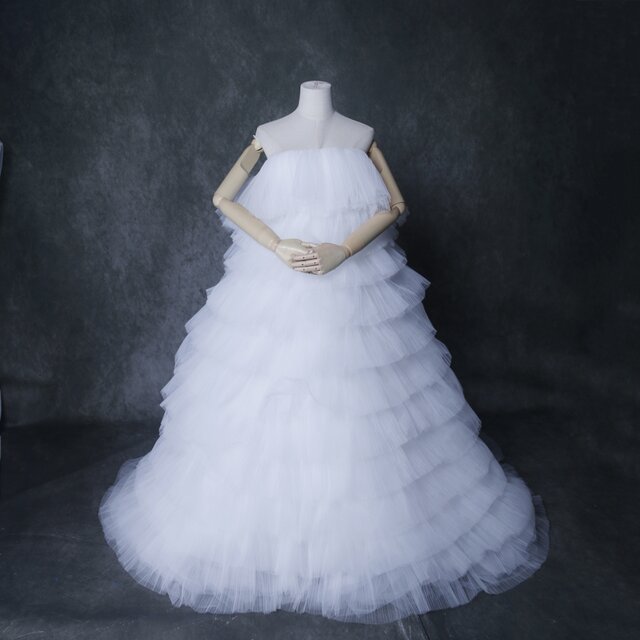 ウェディングドレスウエディングドレス オフホワイト ベアトップ 柔らかく重ねたチュールスカート
